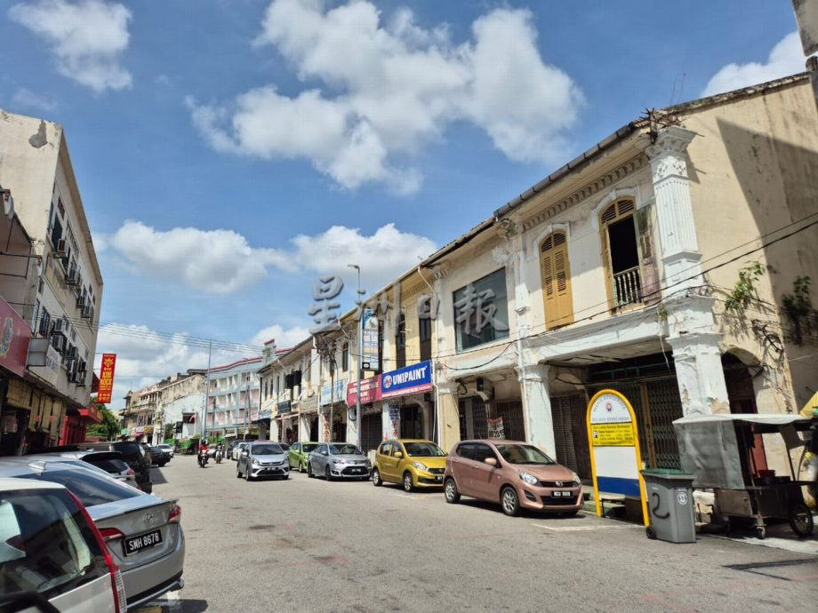 p2头条(古城版)空置多年老建筑隐患,威胁路人安危