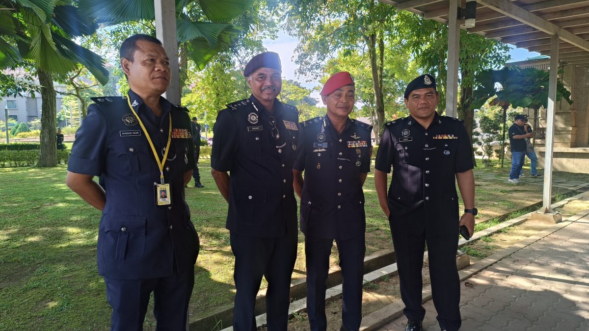 10名稻农代表首相署呈备忘录