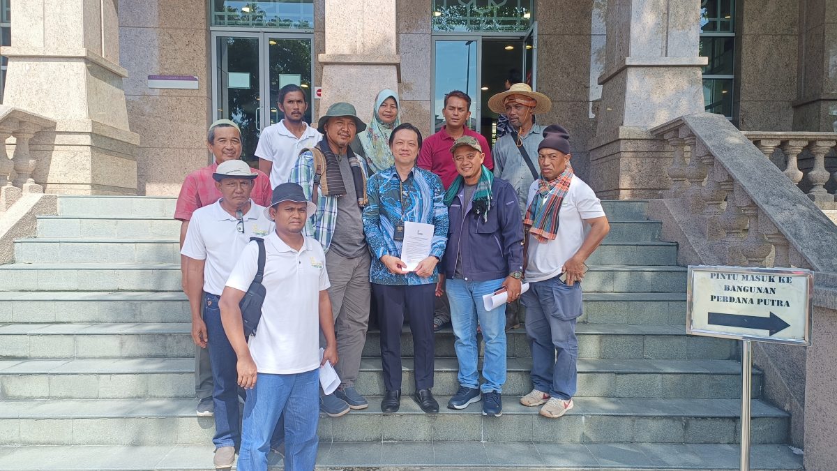 10名稻农代表首相署呈备忘录