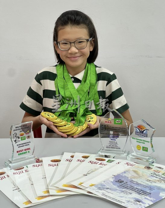 11岁优秀泳手新春前喜获公民权!