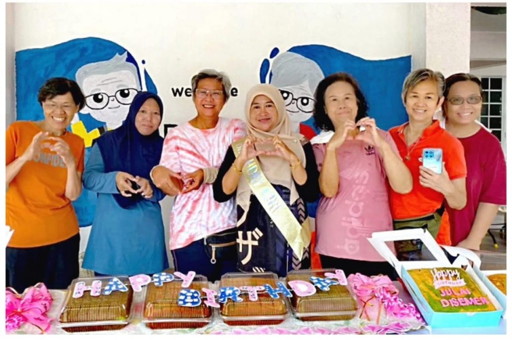 我们∕各种族乐龄人士做健身操