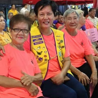 我们∕各种族乐龄人士做健身操