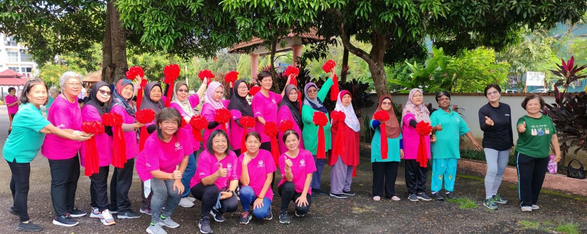 我们∕各种族乐龄人士做健身操