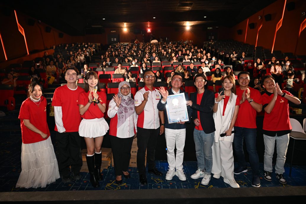 300孕妇同场看《OMG!阿妈有喜》 袁咏仪素颜上阵谈“魔童”