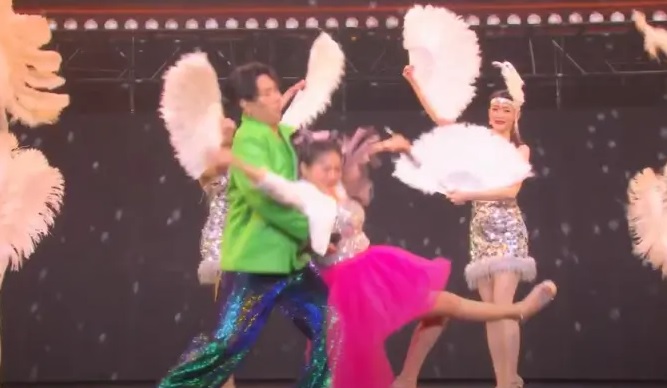 56岁王彩桦舞台重摔　邵大伦：你怎么这么重？