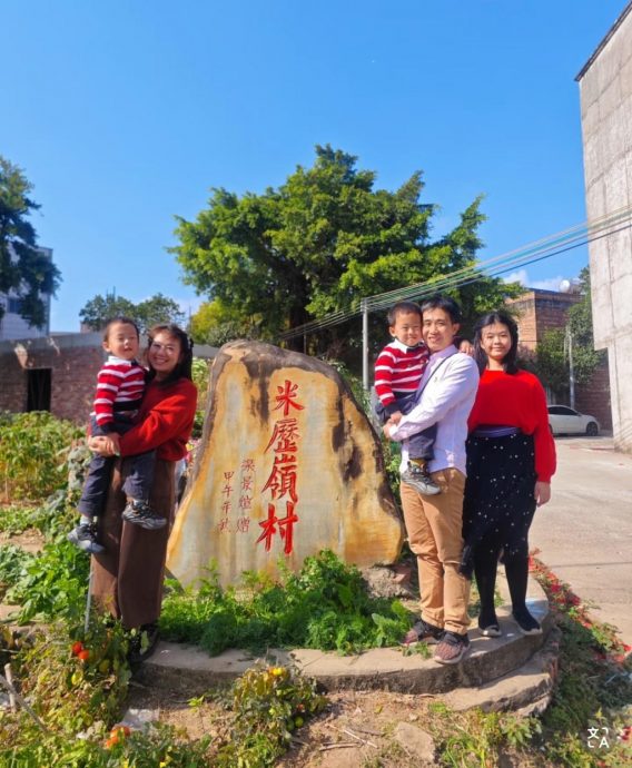 DeepSeek创始人梁文锋回乡过年 游客打卡络绎不绝