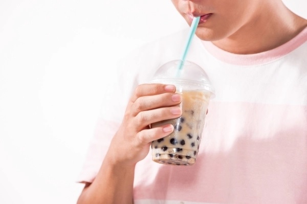 “含糖饮料”喝出一堆病!医曝罹癌机率增22%