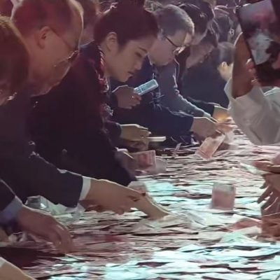  “河南矿山”豪派花红     员工年会现场“数钱”数多少拿多少