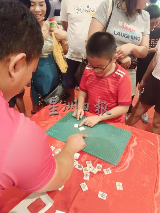 星角摄︱童年游戏勾起回忆 恍如昨日记忆犹新