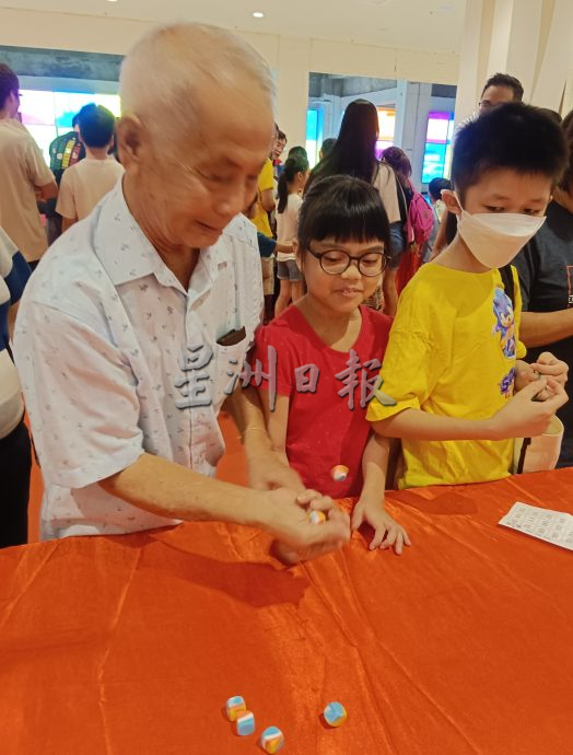 星角摄︱童年游戏勾起回忆 恍如昨日记忆犹新