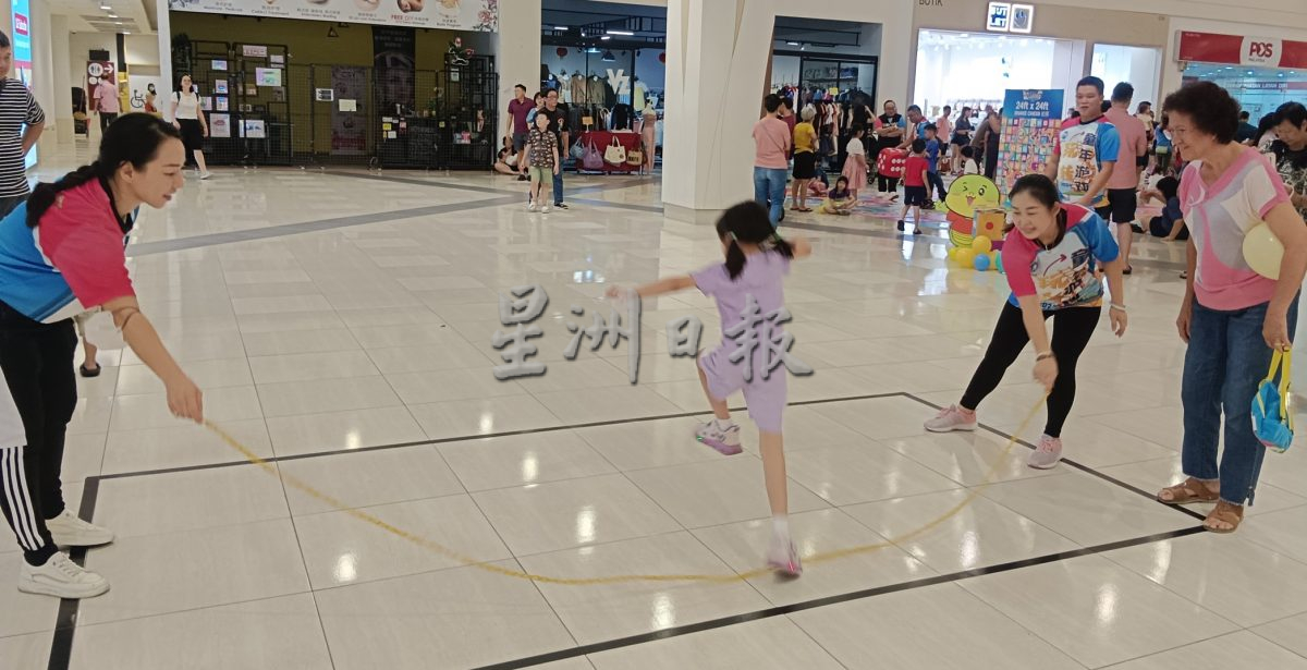 星角摄︱童年游戏勾起回忆 恍如昨日记忆犹新