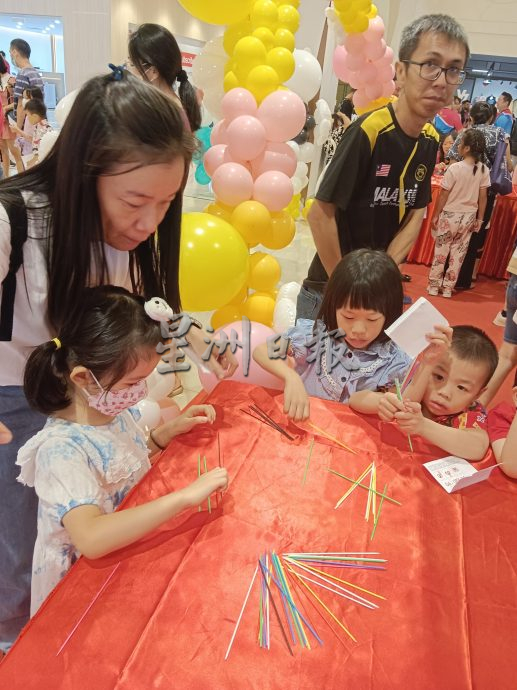 星角摄︱童年游戏勾起回忆 恍如昨日记忆犹新