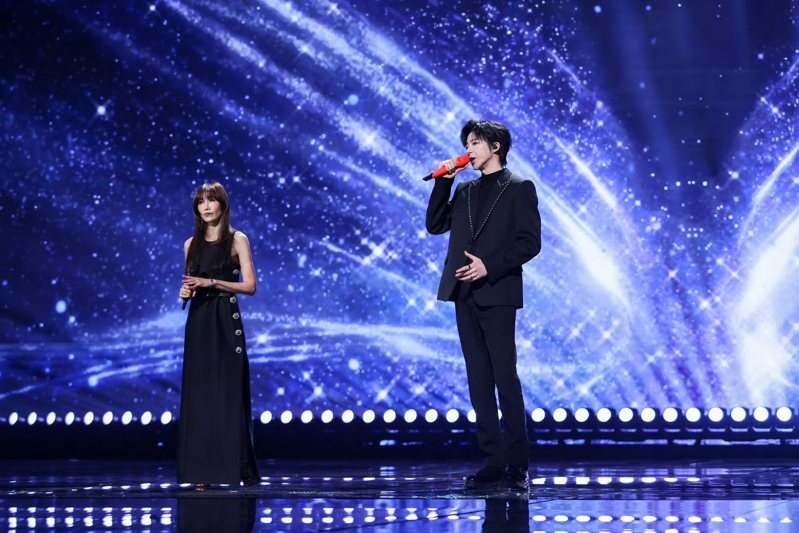 《微博之夜》屠尽单身狗 13对真假CP李现杨紫最甜