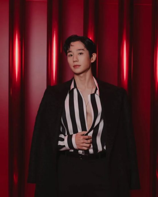 丁海寅深V露肌翻栏杆 被中网狠批“性缩力”