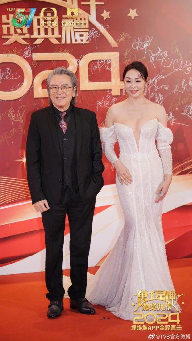 万千星辉2024红毯|胡定欣小金人装被嘲像登基