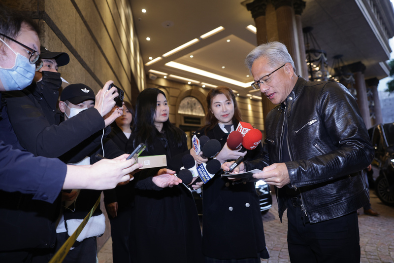 与员工共庆春节 辉达CEO黄仁勋将缺席特朗普就职典礼