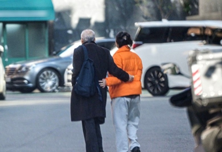 与洪尚秀谈9年不伦恋 金珉禧曝怀孕6个月