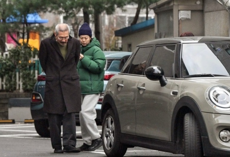 与洪尚秀谈9年不伦恋 金珉禧曝怀孕6个月