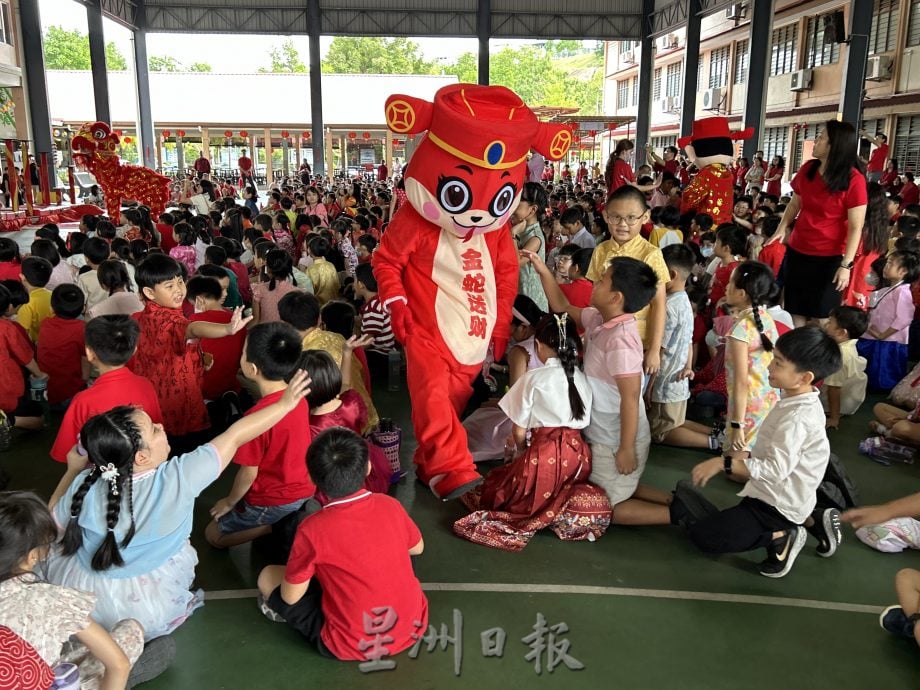 东华小学重设二十四节令鼓队 谢琪清赞助30大鼓