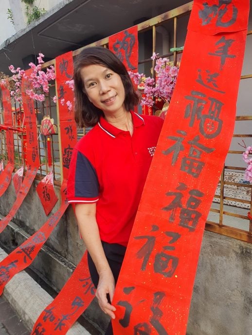 东:蛇年特稿:“蛇蛇如意”创意祝福掀热潮 真诚祝福不在于创新或传统