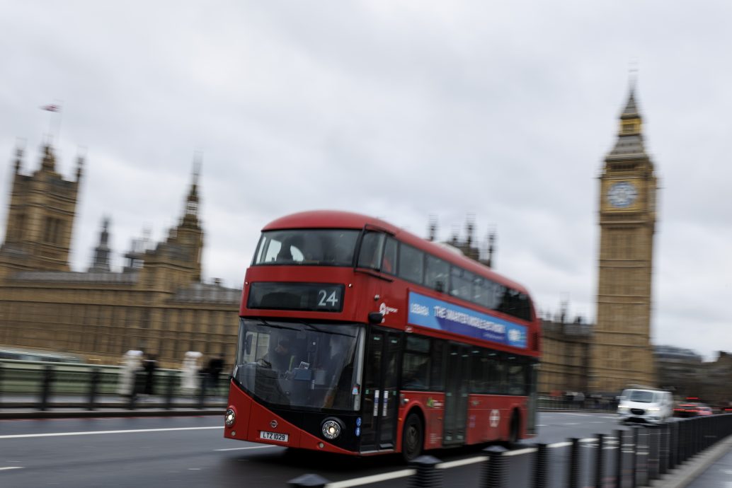 伦敦又一持刀袭击案 14岁男孩巴士上遭刺死