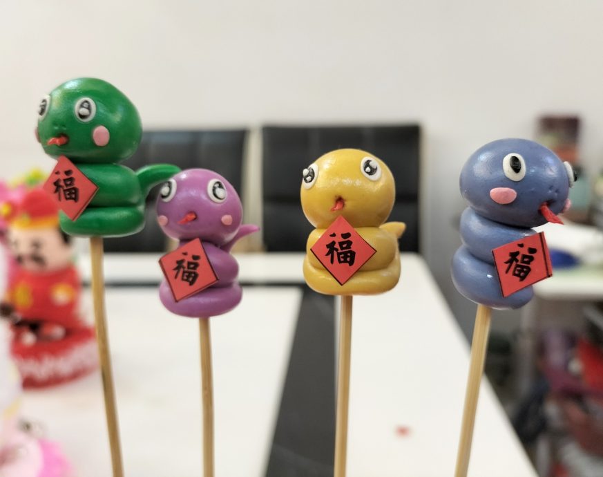 (供上网)预编(大北马)捏面人家庭少了1人 张汉云坚强延续手工精神