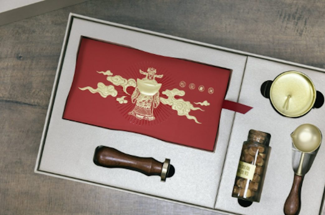 供星洲网：港私银红包封比拼！汇丰周年套装炒价RM2191成“天花板”