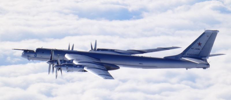 俄国轰炸机飞越周边公海 日本紧急出动战机监控