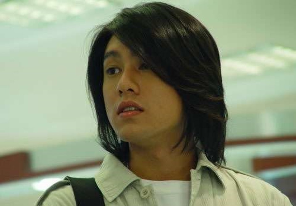 偶像剧鼻祖满脸胡渣买年货 网:认不出他是“西门”