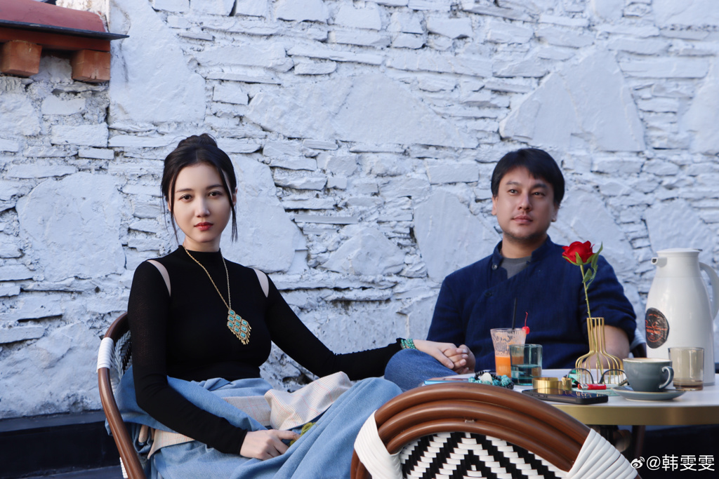 偶像剧鼻祖满脸胡渣买年货 网:认不出他是“西门”