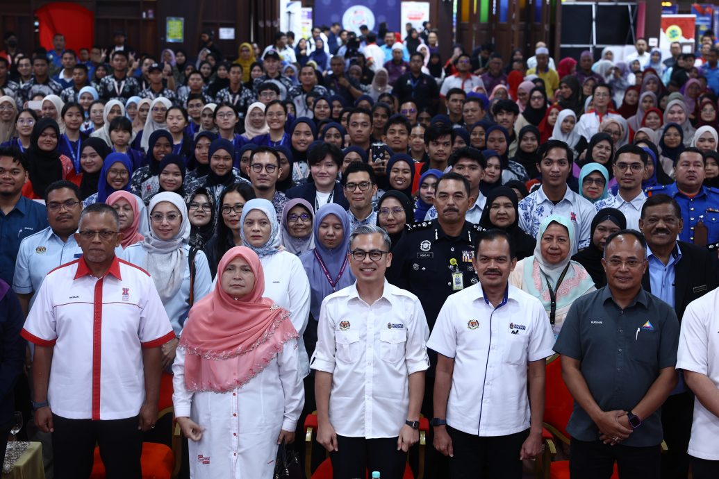 全国／法米:政府将斥资6亿6800万令吉来改善全国政府大学的无线网络连接，以提升政府大学的互联网问题。