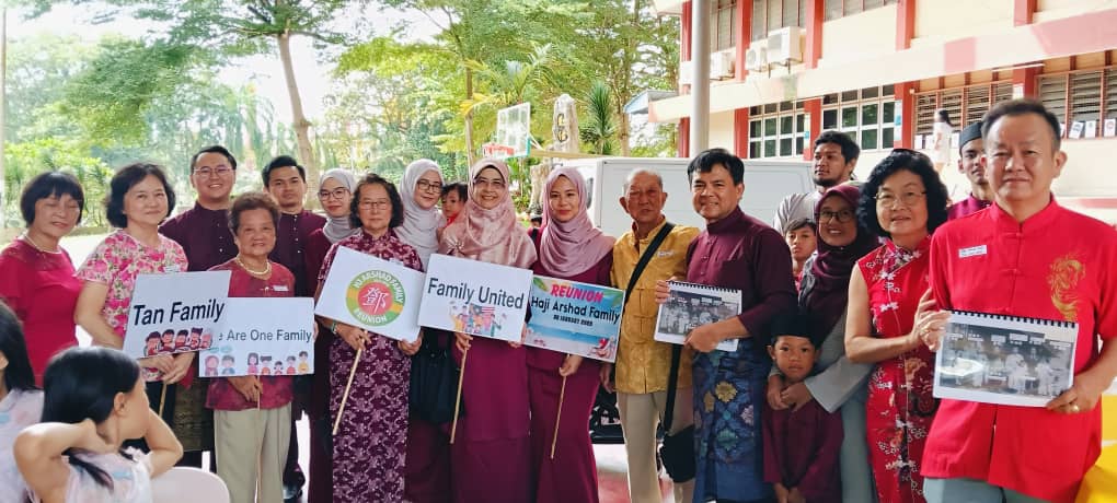 华巫一家失联20多年 久别重逢齐庆新春