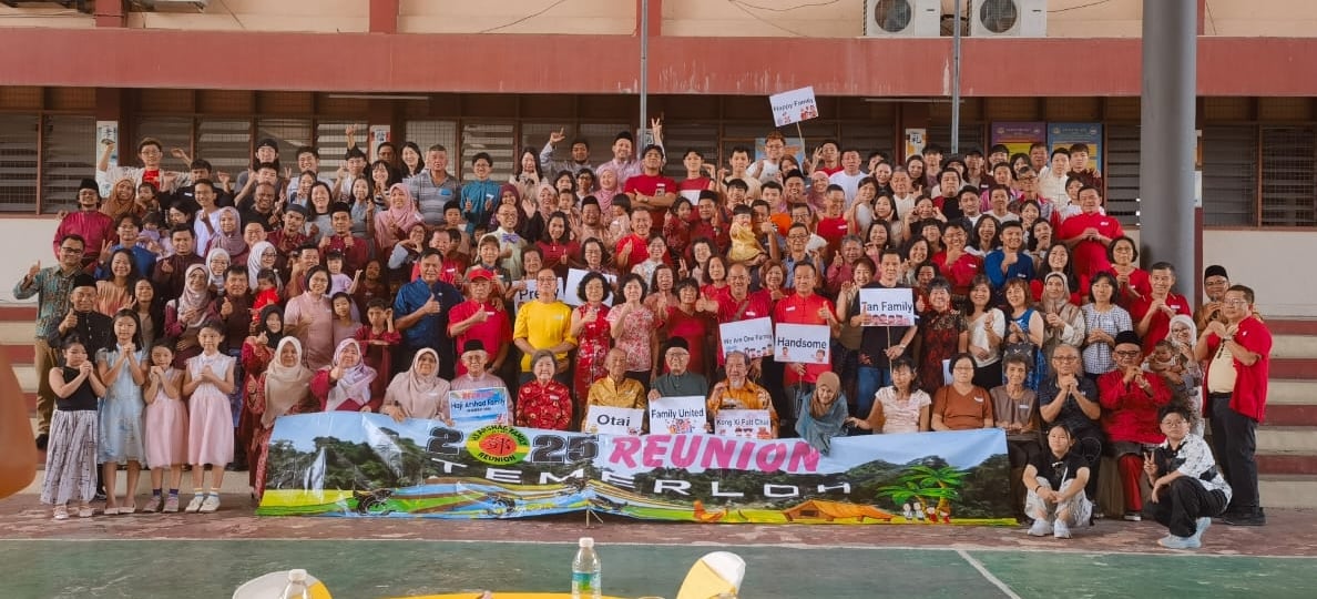 华巫一家失联20多年 久别重逢齐庆新春