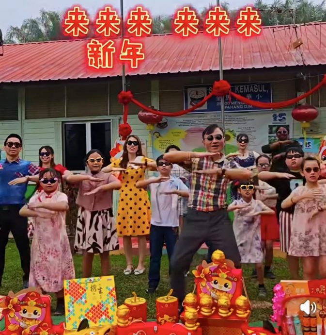 校长老师带动学生录唱跳视频散播新春欢乐