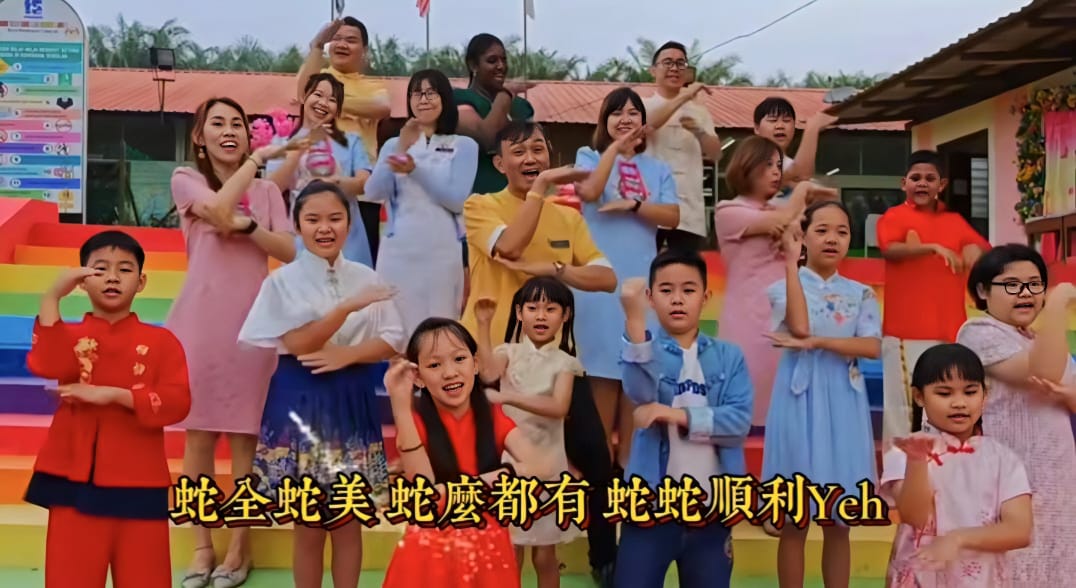 校长老师带动学生录唱跳视频散播新春欢乐