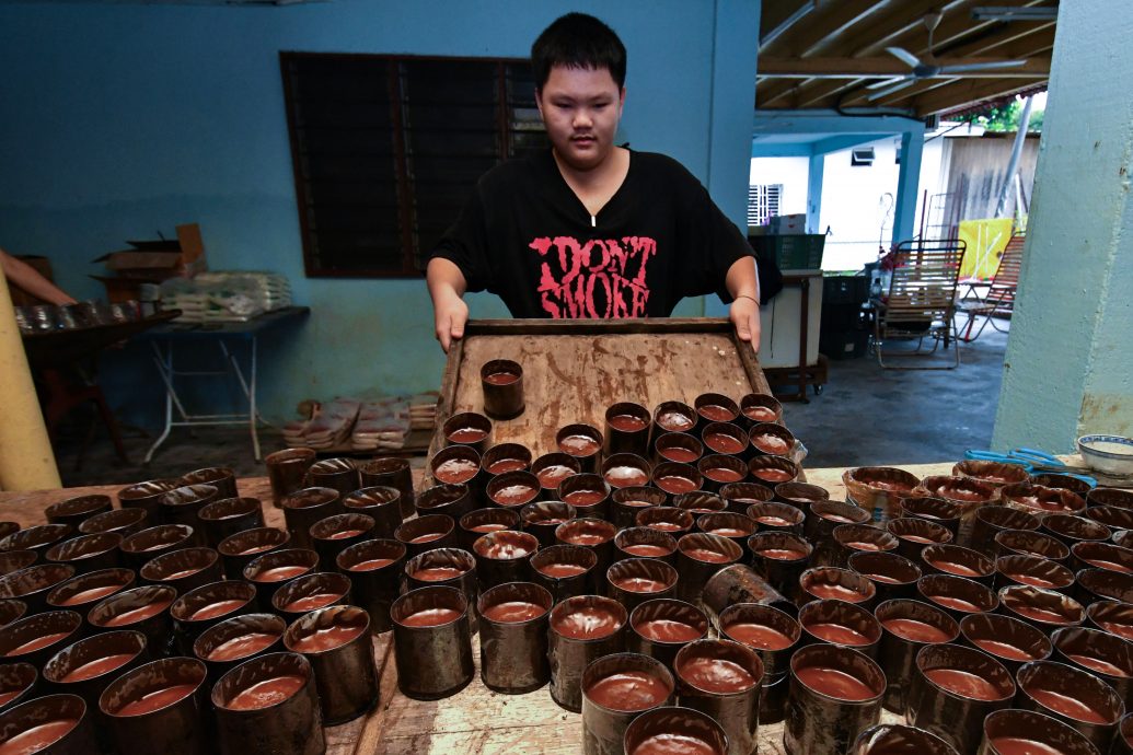 李丽金制作年糕受到华巫社区欢迎