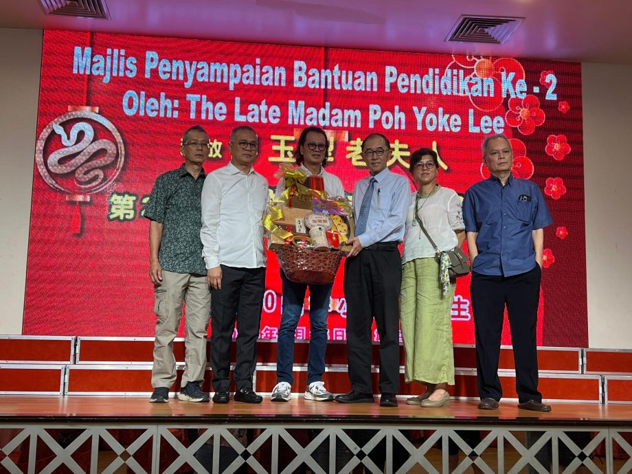 全国:马汉顺出席新春助学金捐赠仪式/3图