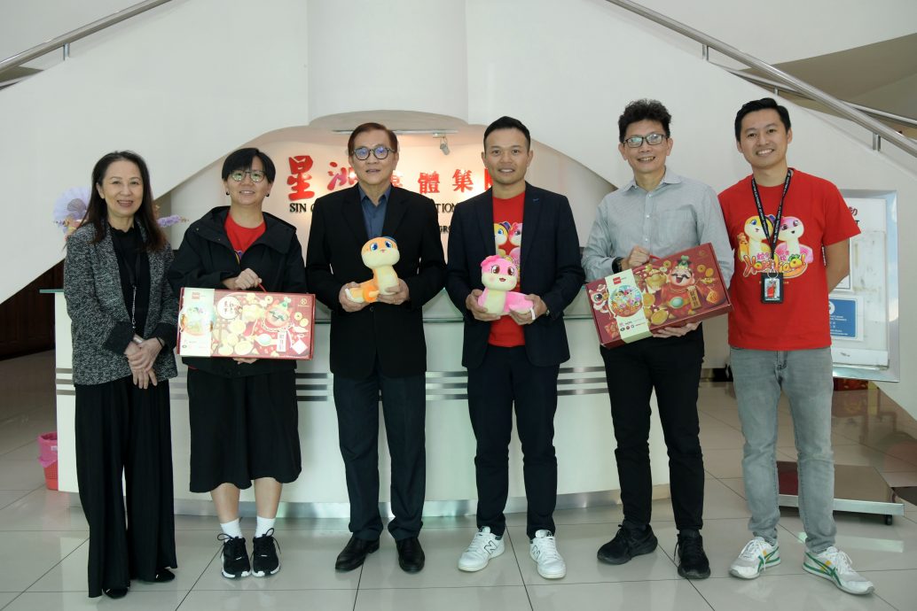 八度空间拜访本报