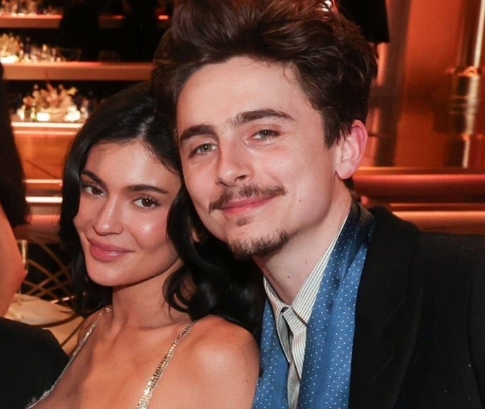 凯莉珍娜“购物袋遮肚” 甜茶被爆要当爸了?