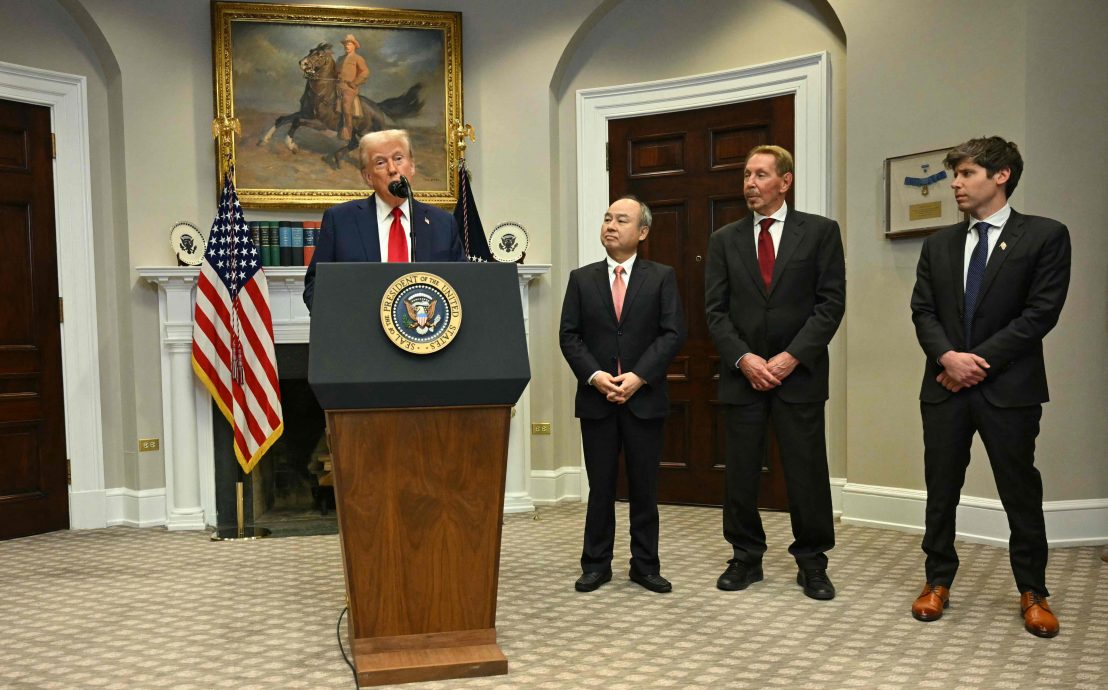 同3家科技巨头开展2.22兆美元AI项目 特朗普：中国是竞争者