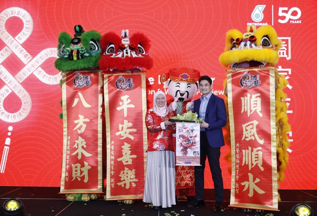 国油发布贺岁广告 父母把孩子《留》在家乡出外工作 只求为孩子带来更好生活
