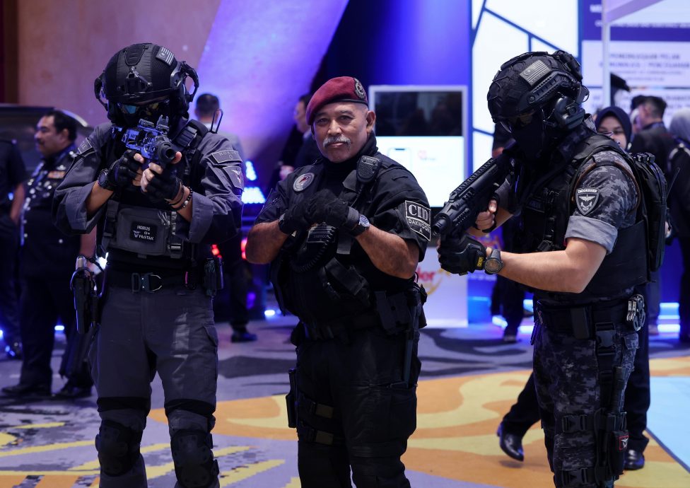 夜报/封面∕扎希：促进实时情报交换  倡东盟设组灭网络犯罪