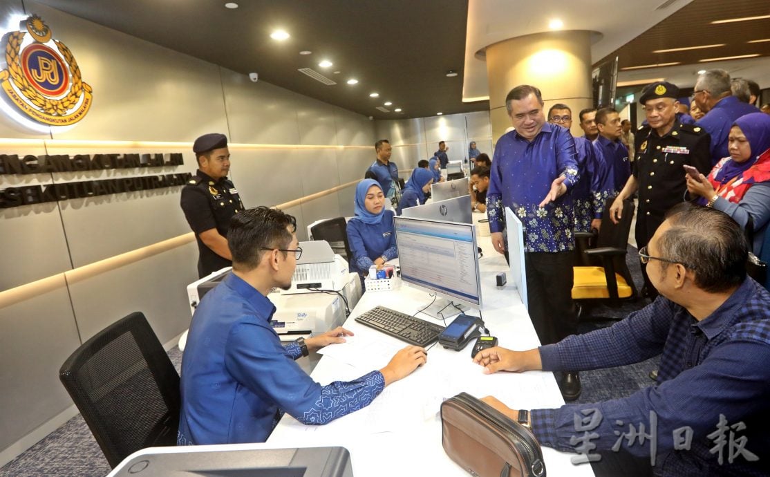 夜报封面/陆兆福:包括超速闯红灯 3类罚单半价优惠至630