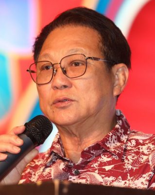 大都会封面/近500班A学生以“蛇”形体拼2025庆蛇年!