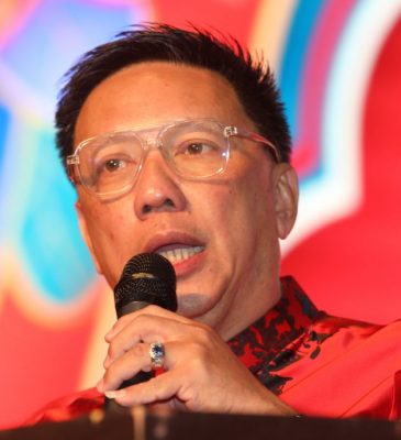 大都会封面/近500班A学生以“蛇”形体拼2025庆蛇年!