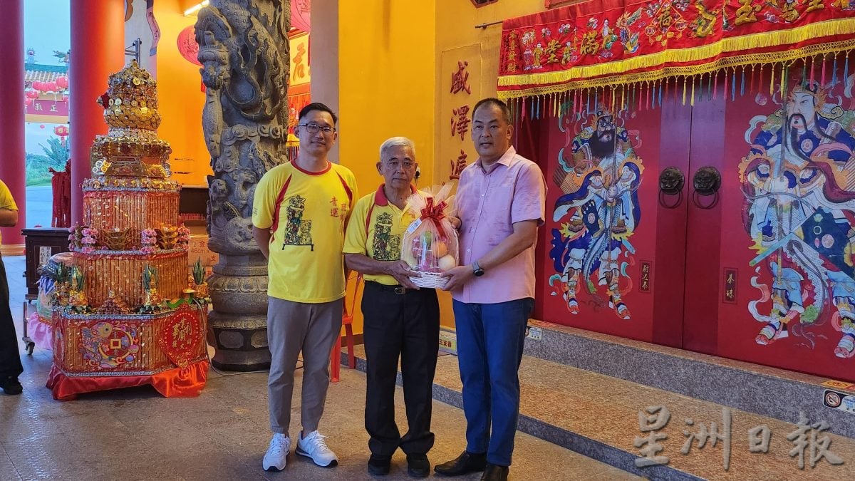 大马青运龙狮体育会开源节流 团员初试亲制“金蛇迎春”瑞狮