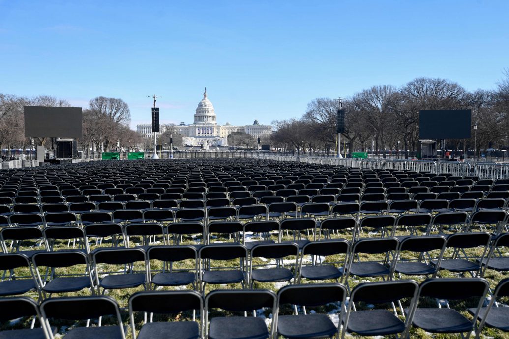  天气严寒特朗普就职礼移师室内 40年首次  