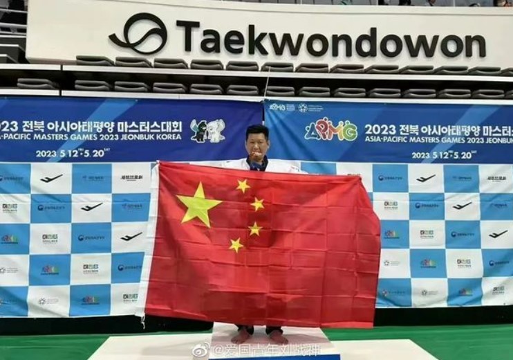 夺牌举五星红旗 跆拳道选手李东宪台湾身分被注销