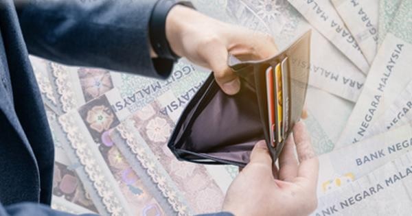 奢华生活还拥拿督头衔 约50名人竟列穷籍