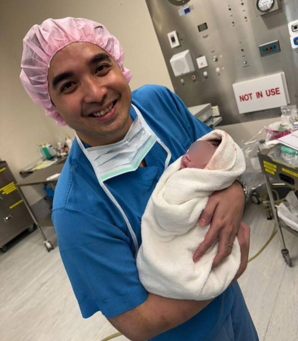 季平当爸爸啦! 纳吉难过无法抱孙